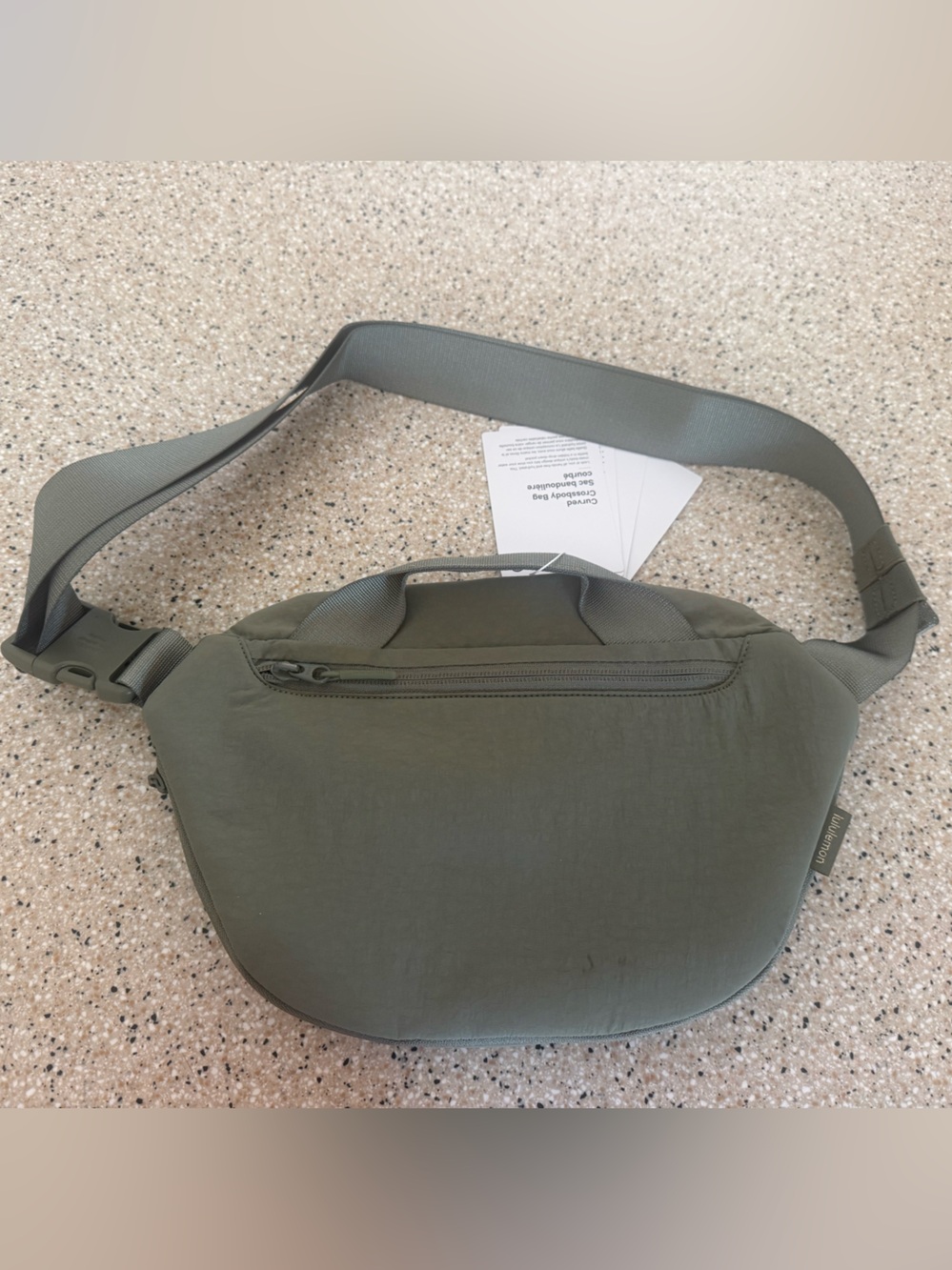 Lululemon Curved Crossbody bag 3L in Bay Leaf - Picture 3 of 5